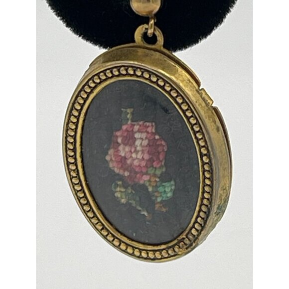 Vintage Avon Oval Embroider Rose Pierced Earrings Floral Goldtone - Picture 2 of 9